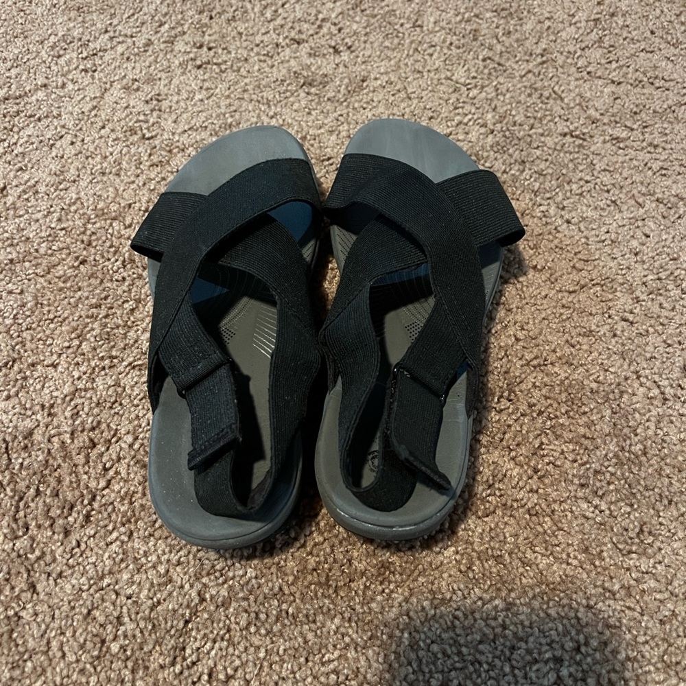 Clark’s Cloudstepper Black Crisscross Sandals - image 2